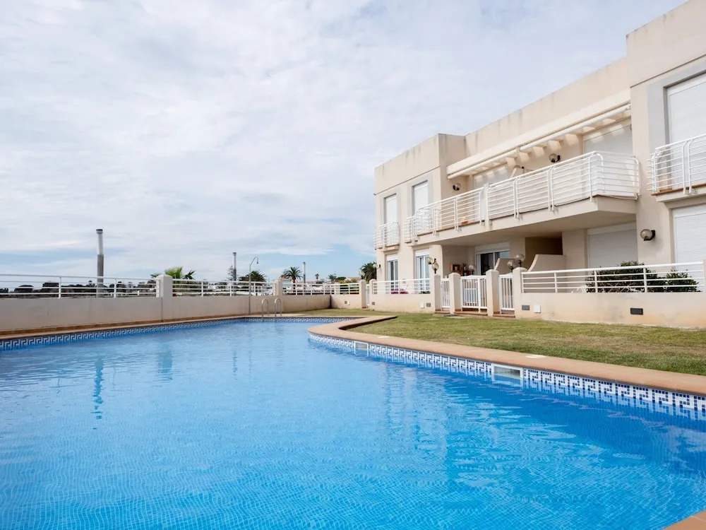 Quaint Apartment near Sea