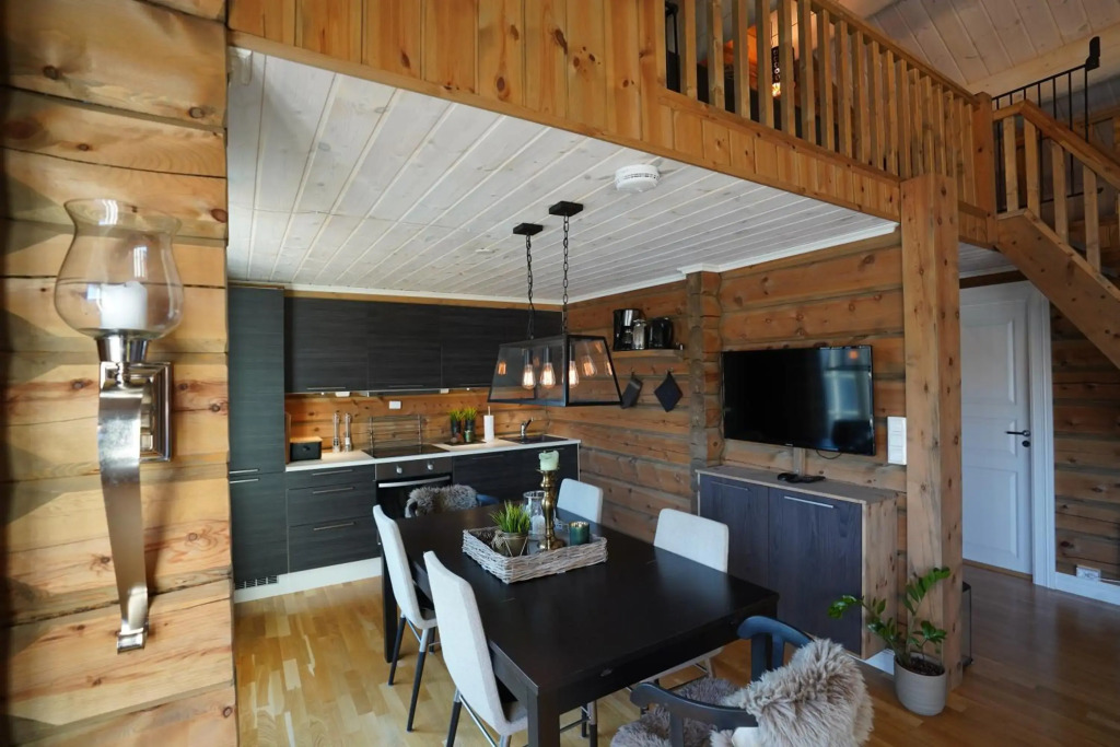 Lake View Apartment with loft