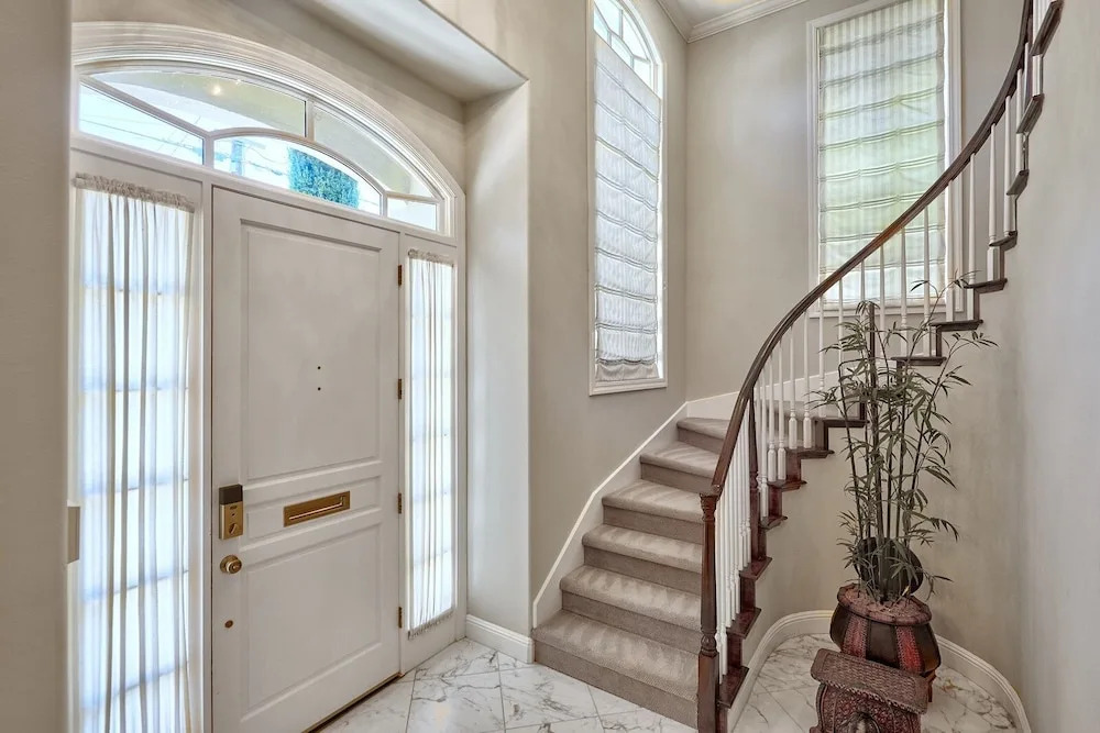 Spacious & Welcoming Close To Stanford & Tech 4 Bedroom Home by RedAwning