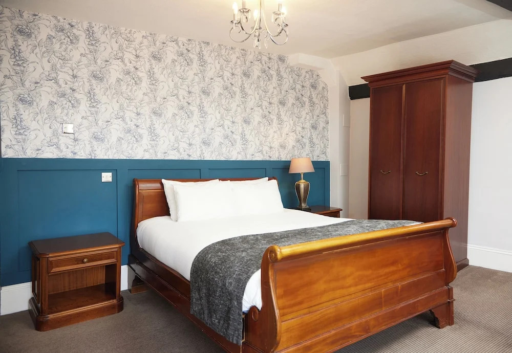 White Hart Hotel by Greene King Inns