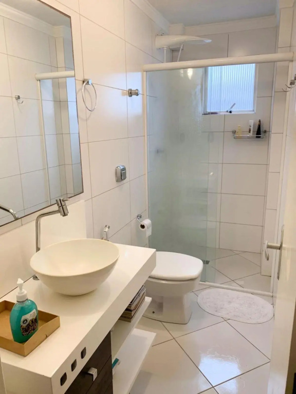 Apartamento Itapema na Av principal à 50 m da praia