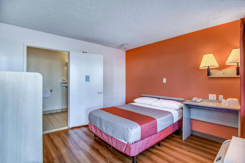 Motel 6-Stockton, CA - Charter Way West