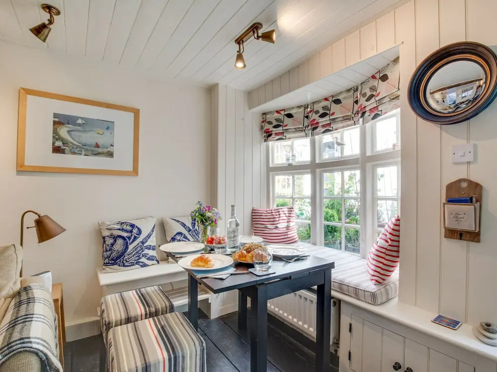 Characteristic Holiday Home With Courtyard in Authentic Little Street in Deal