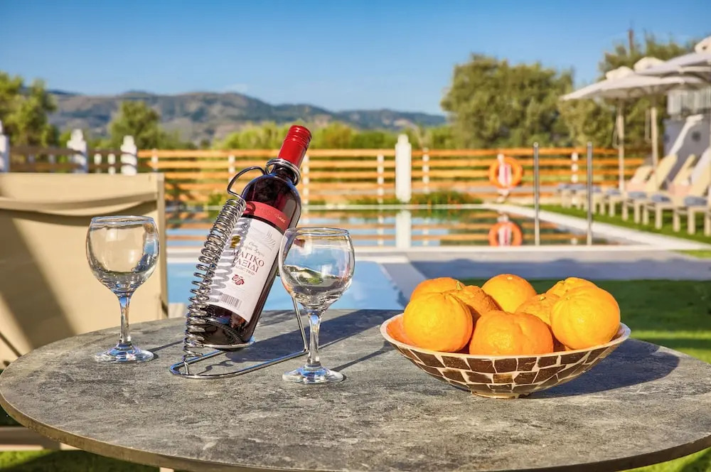 KOUROS STONE SUITES