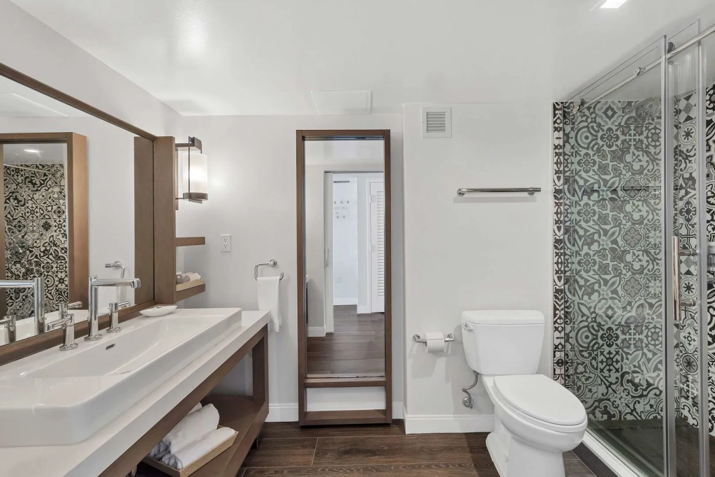 Bakers Cay Resort Key Largo, Curio Collection By Hilton