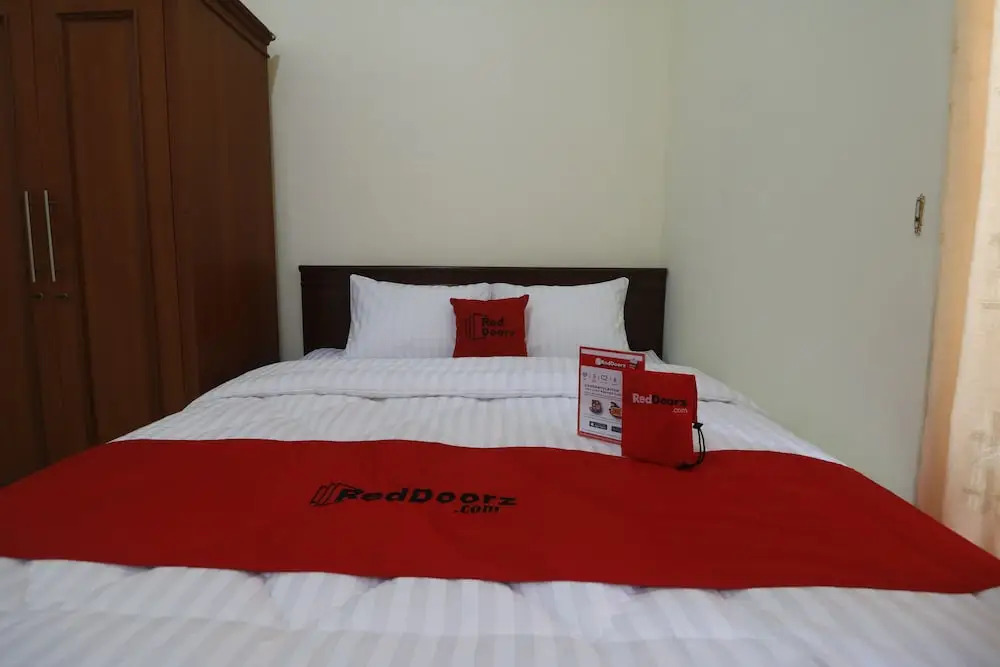 RedDoorz Plus @ Cempaka Putih Timur