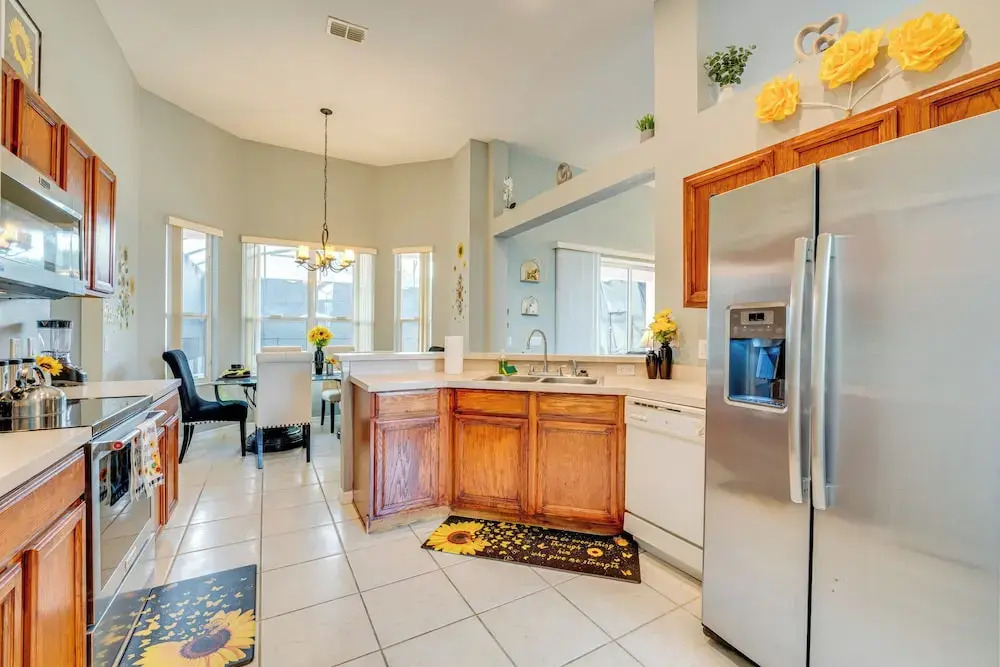 20 Mi to Disney: Family Home w Pool in Davenport
