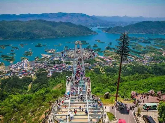 Xiandao Lake Four Seasons Lakeside Hotel (Sky City Scenic Area)