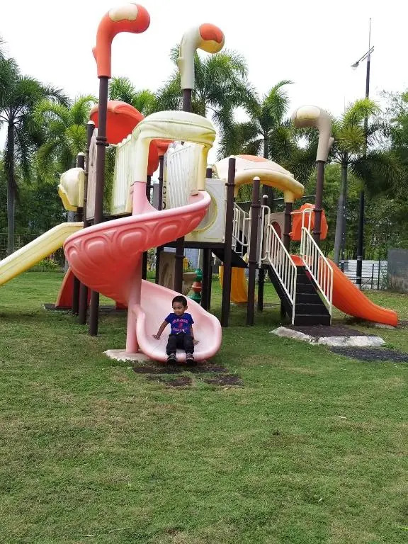 tiara bay marina island lumut 6 bilik inflatable swimming pool homestay bayu laut0136288405