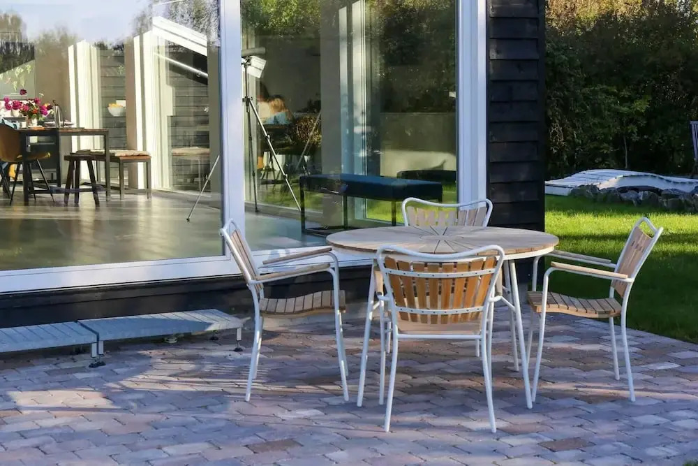 The comfort of this cottage merges with nature