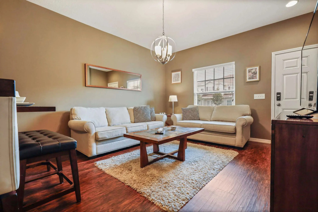 Family Spacious 3BR Townhouse With Pool Access