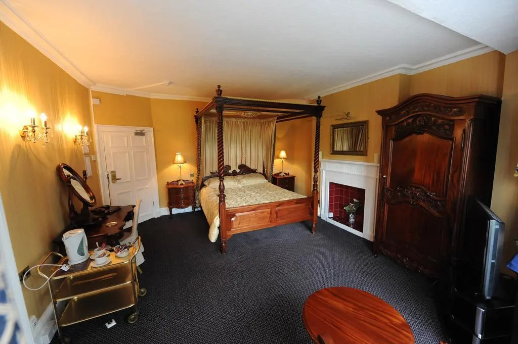Kings Croft Hotel