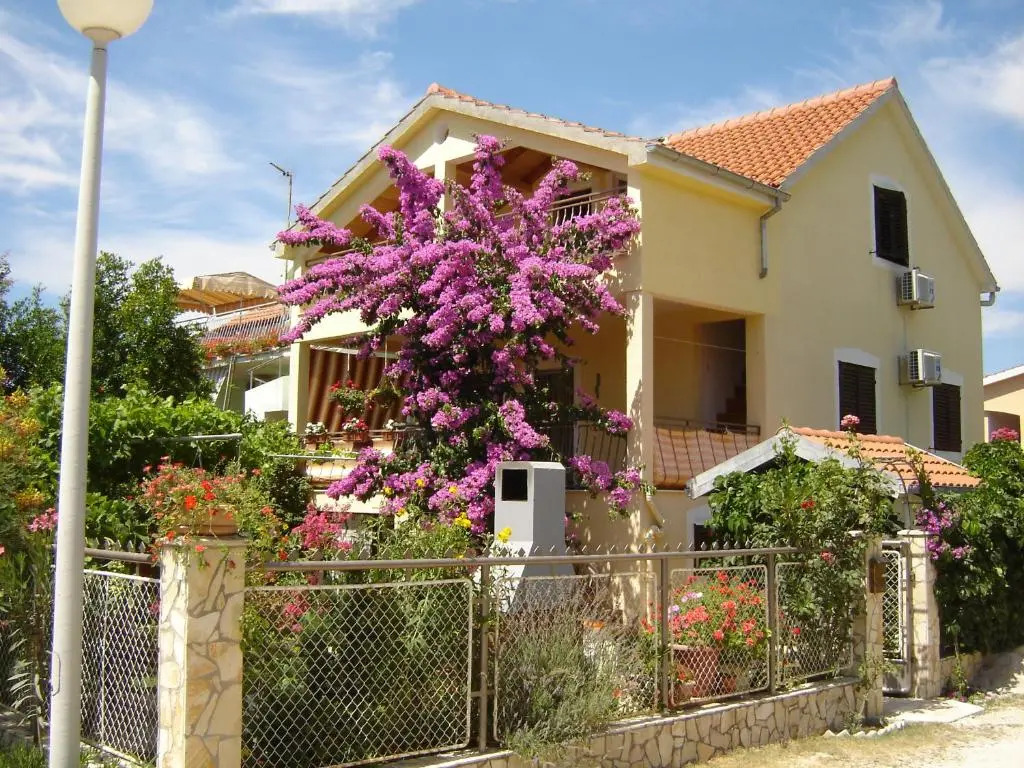Apartments Biskup