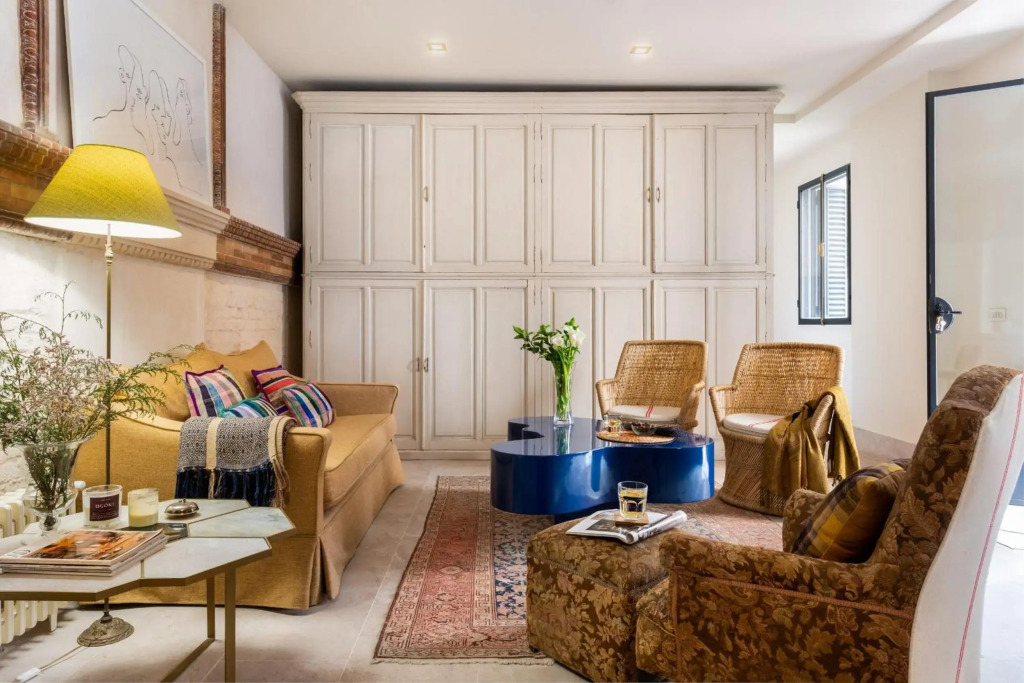 Villa Alfonso, Restored Palace House with gardens and Monuments Views