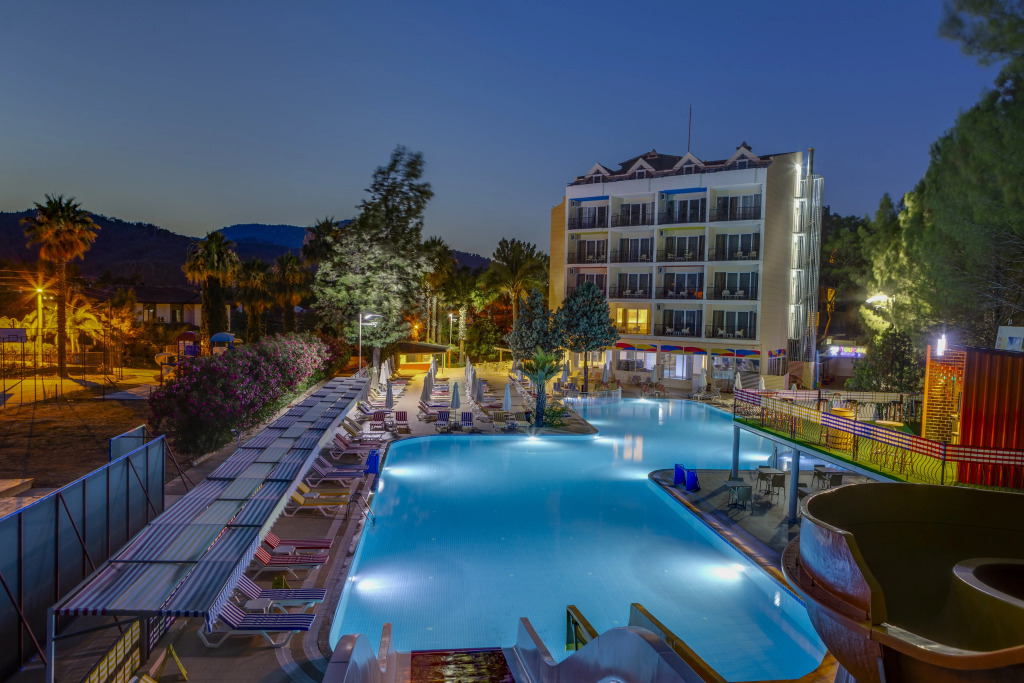 Voxx Resort