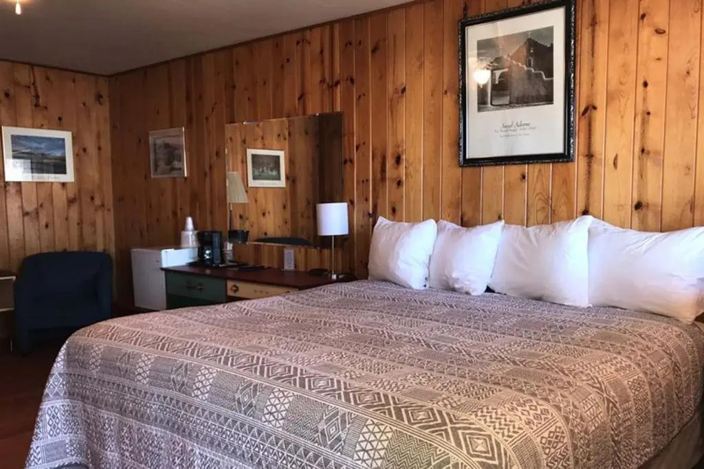 Elkhorn Lodge