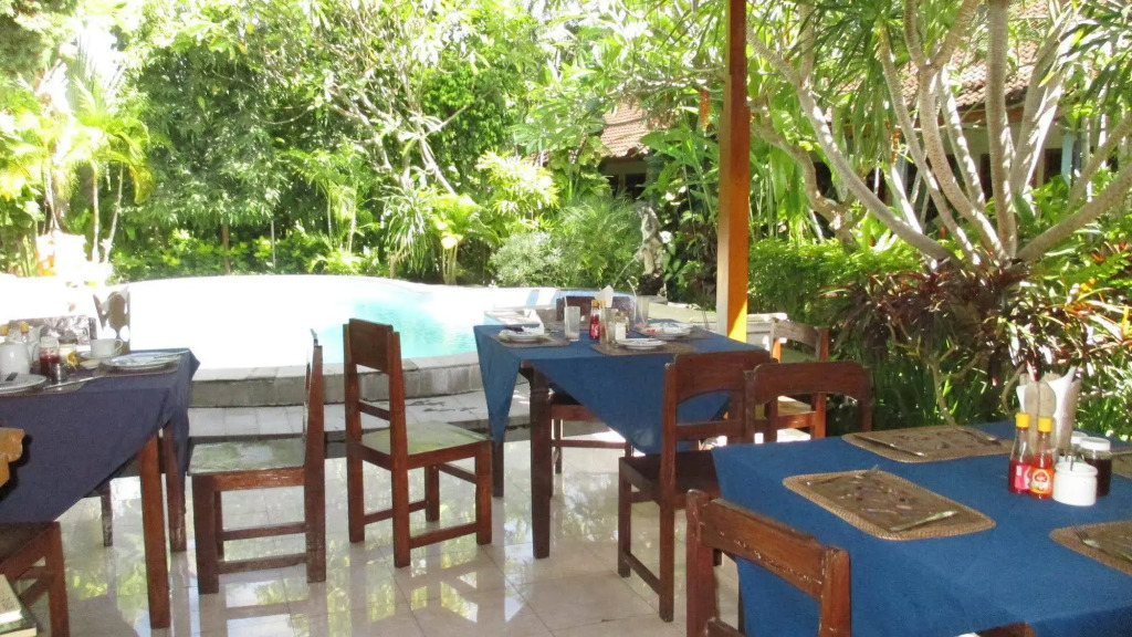 Adus Beach Inn
