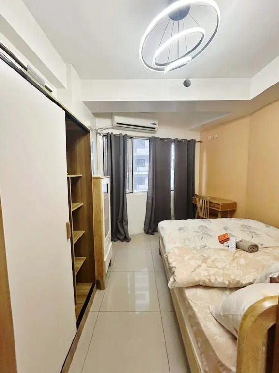 Shell Residences MOA - Josh staycation