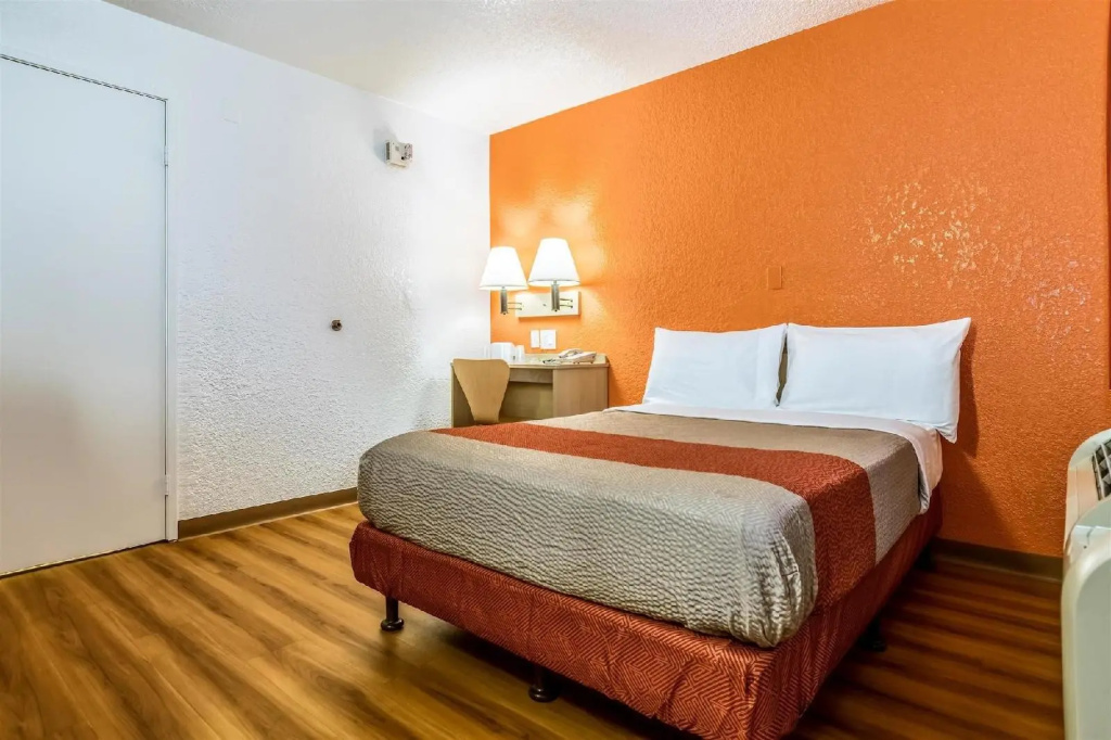 Motel 6-Anaheim, CA - Fullerton East