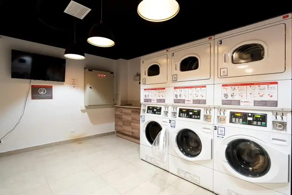 Light Gray Studio W/Parking & Wifi