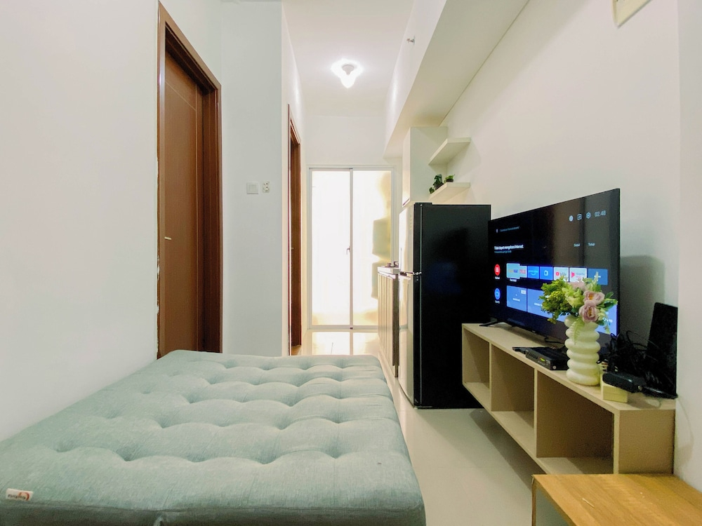 Compact White 2Br Near Rawa Buaya Station At Vittoria Residence