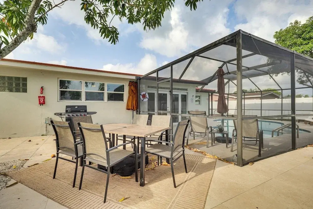 Backyard Oasis: Fort Lauderdale Home Near Beach