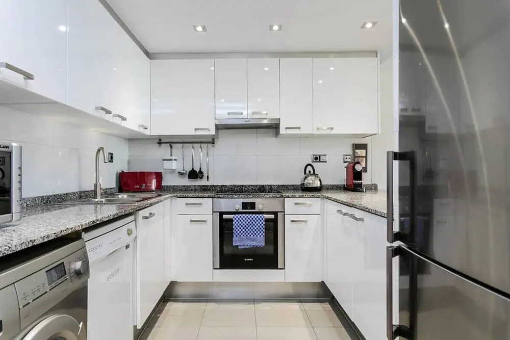 Stylish 2bed/2bath With Swimming Pool