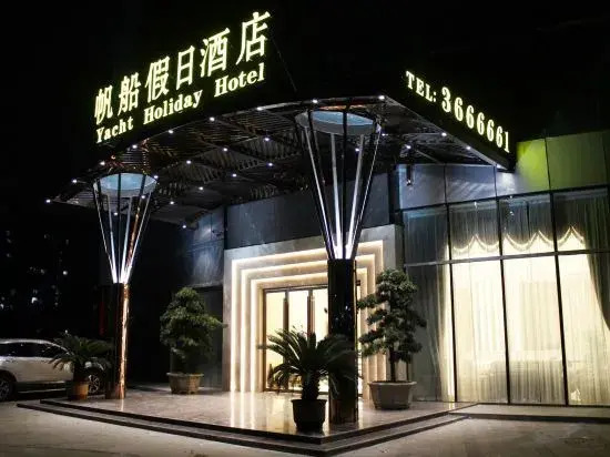 Yacht Holiday Hotel