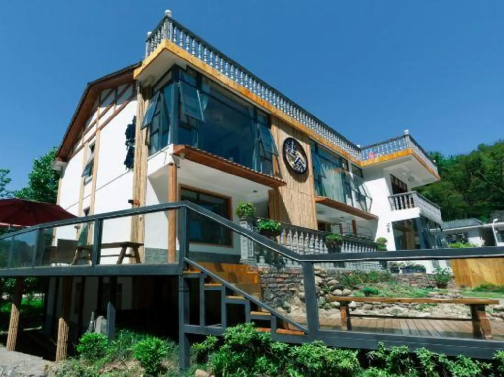 Qishe Hostel