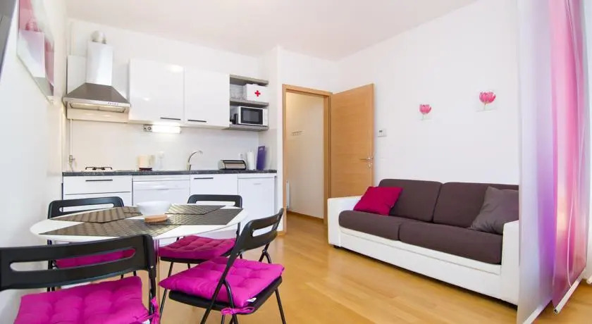 Apartment Green Gold