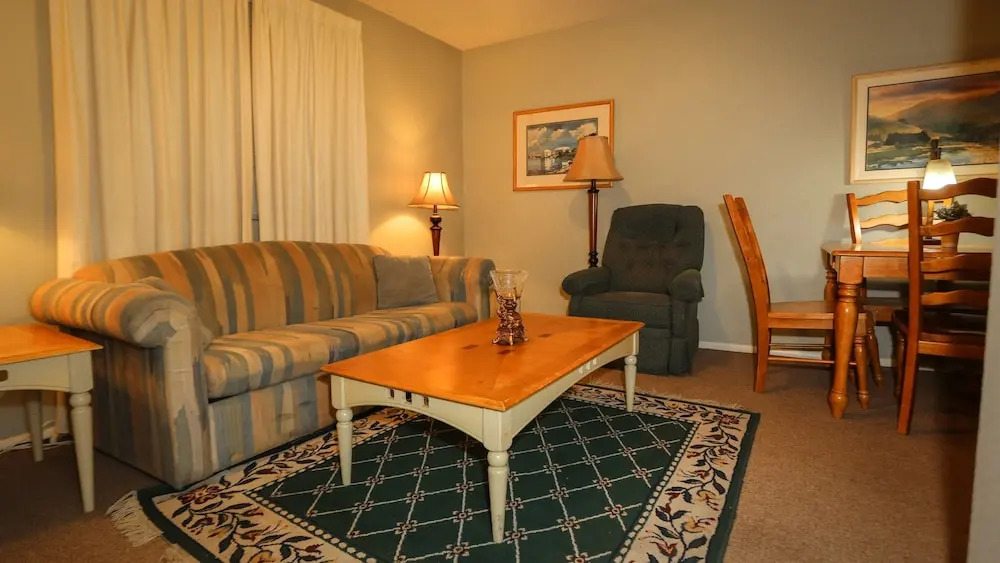 Lamplighter Suites
