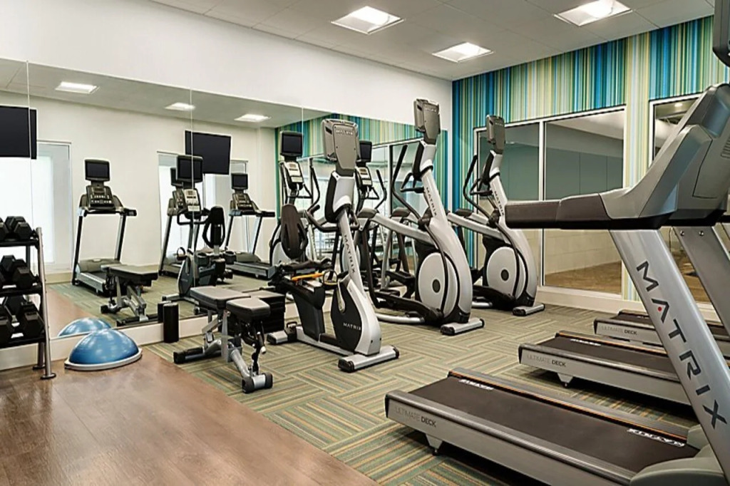 Holiday Inn Express & Suites Savannah W - Chatham Parkway by IHG