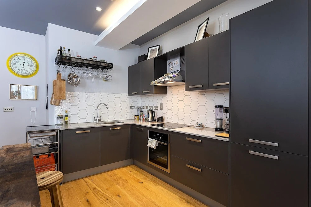 1 Bedroom Converted Warehouse In Stoke Newington