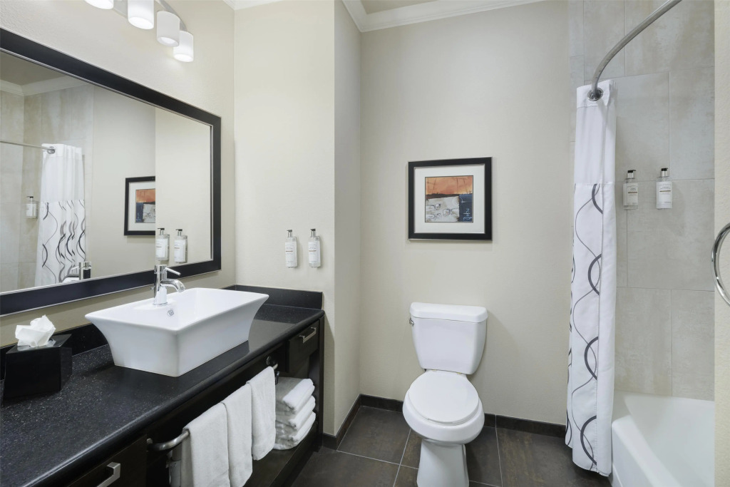 Best Western Premier Crown Chase Inn & Suites