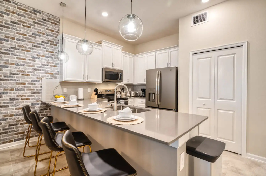 Modern Condo with themed bedroom Mickey near Disney