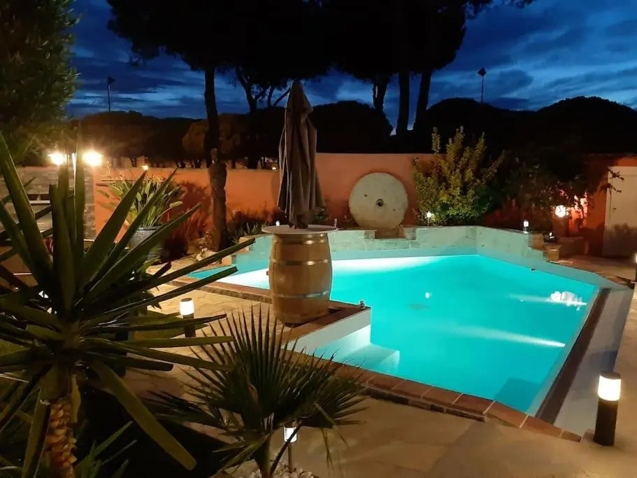Hébergement Chambre D'Hôtes Grau Du Roi Mas Des Marines Piscine Adult Only