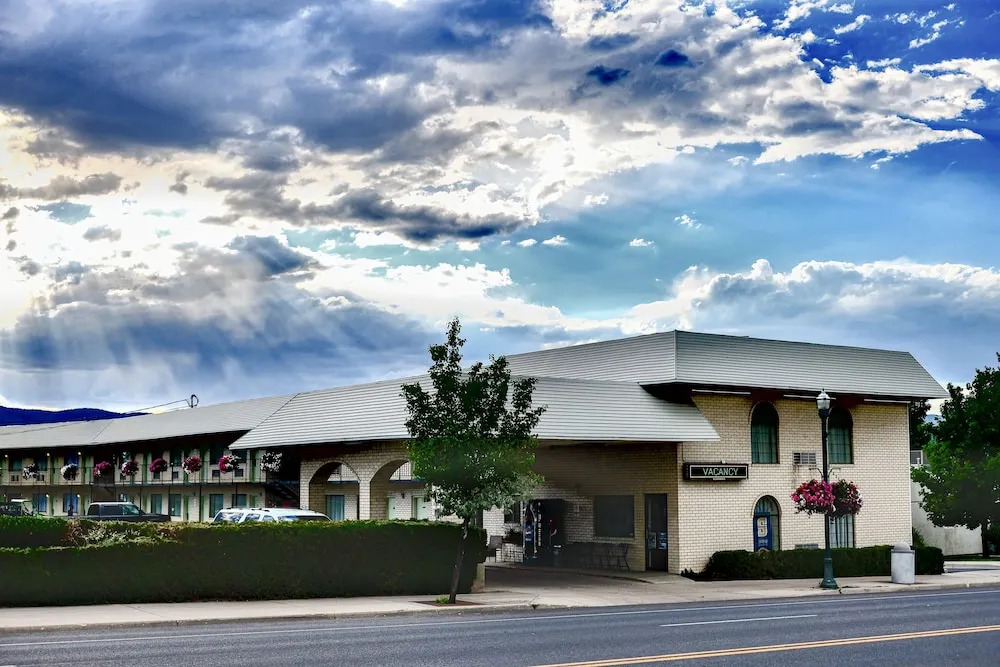 Country Village Motel