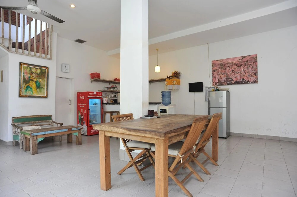 Airy Seminyak Kerobokan Tegal Cupek Gang Karna Bali