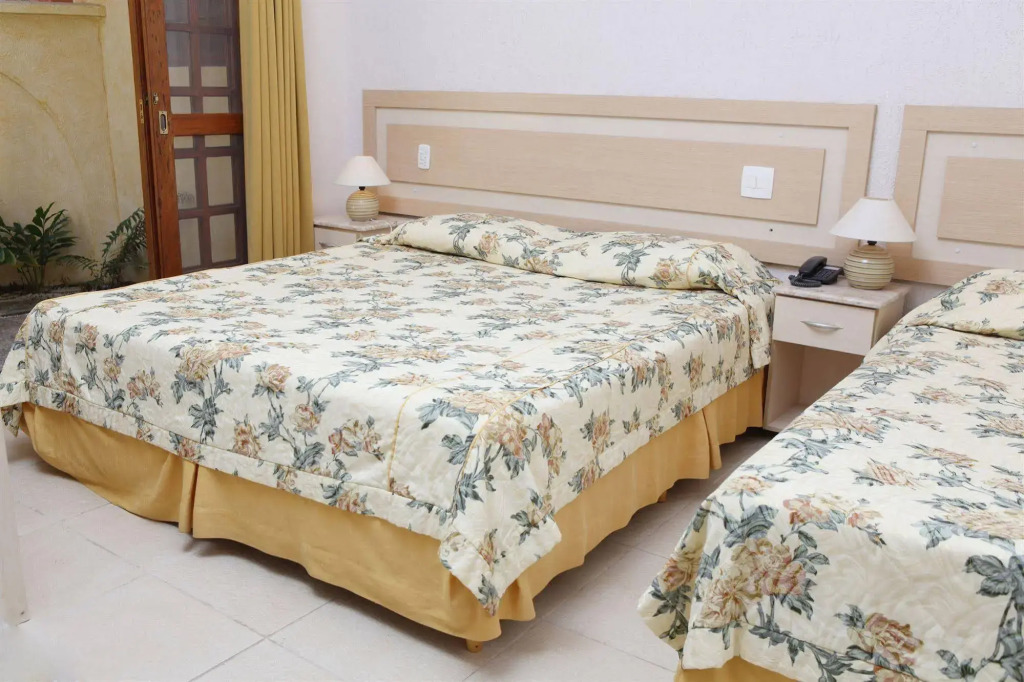 Beach Hotel Cambury