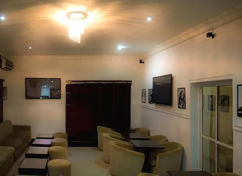 Bjorne Classic Suites