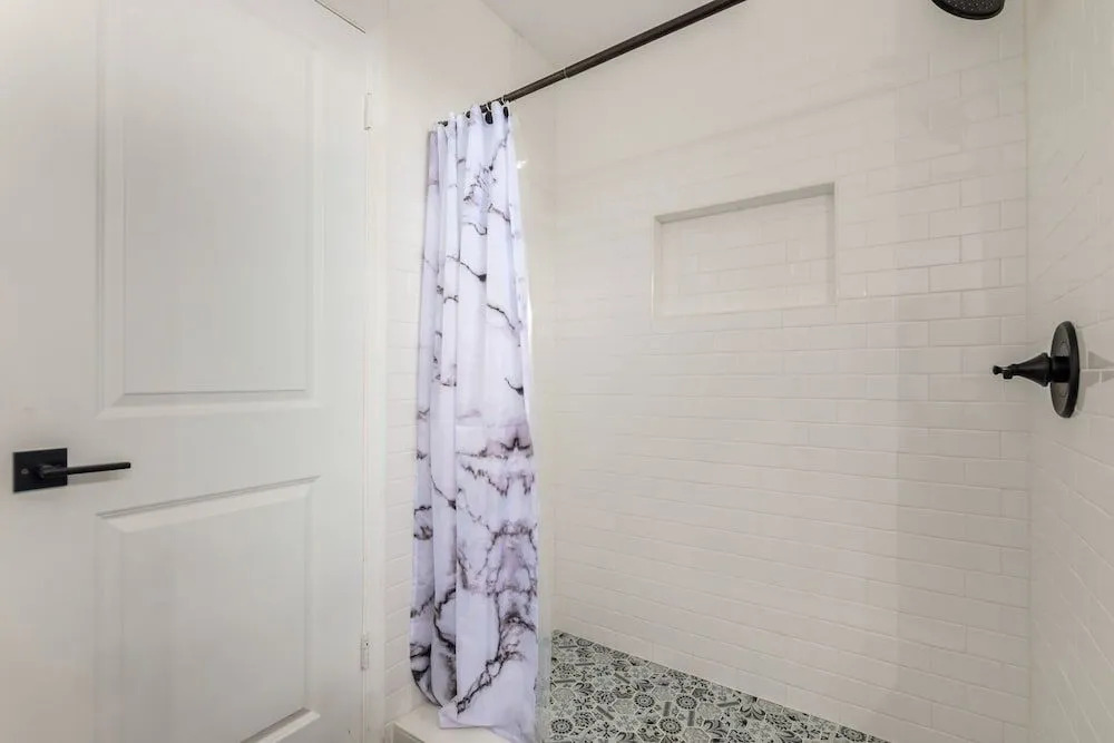 Glencove Mesa 4 Bedroom Home by RedAwning
