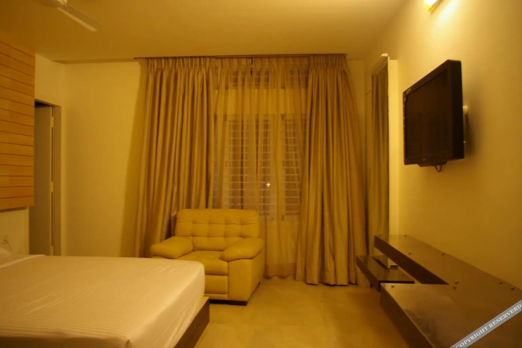 Roseline Suites - A Business Hotel