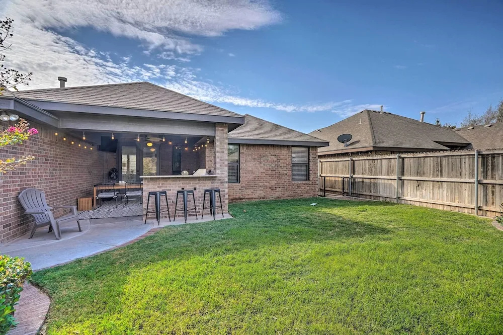 Luxe Midland Retreat w/ Patio, Grill & Yard!