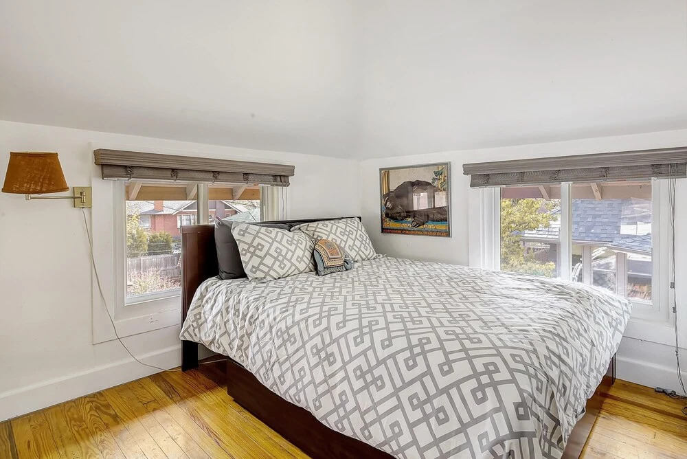 Darling Detached Villa in Heart of Cap Hill