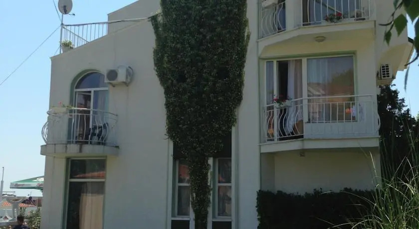 Kentavar Family Hotel
