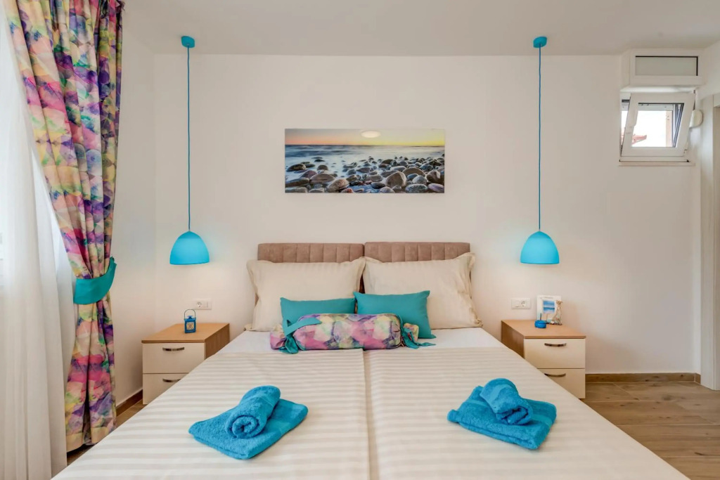 Coloured rooms
