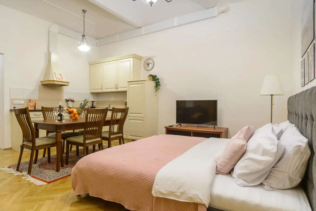 Spacious 3-room Apartment I Center I Palladium Mall