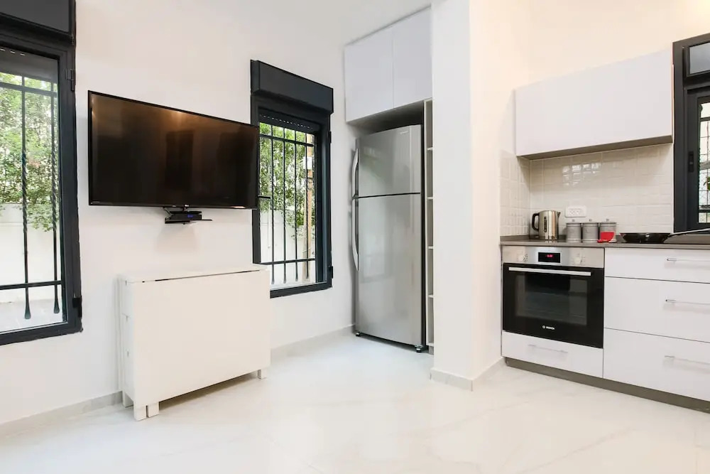 1 BR with Patio in City Center by FeelHome