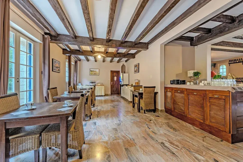 Logis Hotel De La Corniche