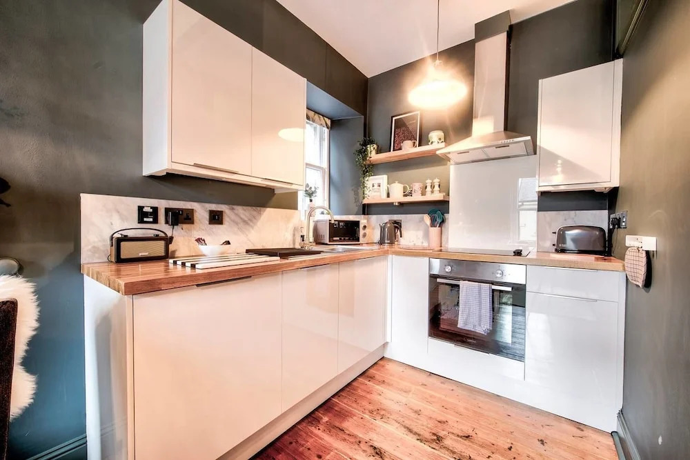Stylishly Presented City Centre Apartment